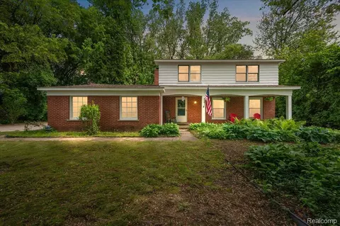 335 Douglas Dr, Bloomfield Hills, MI 48304