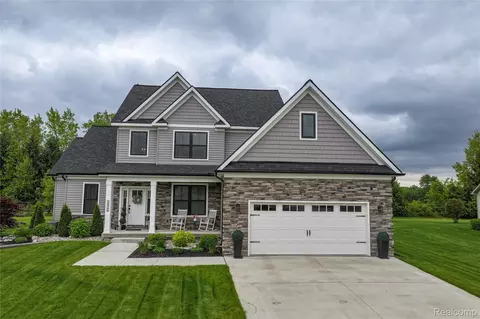 10466 Cobblestone Blvd, Davison, MI 48423