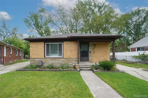 24310 Geneva St, Oak Park, MI 48237