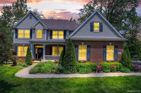 13698 Webbs Shore Dr, Dexter, MI 48137