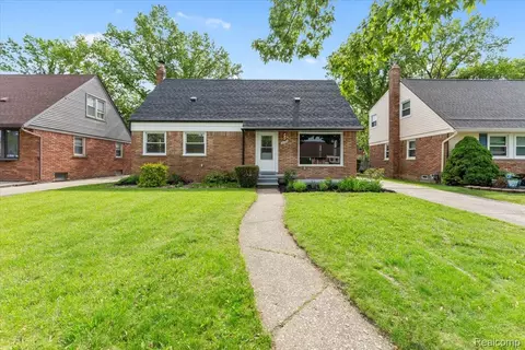 16355 Windermere Cir, Southgate, MI 48195