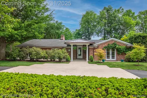 3171 E Breckenridge Ln, Bloomfield Hills, MI 48301