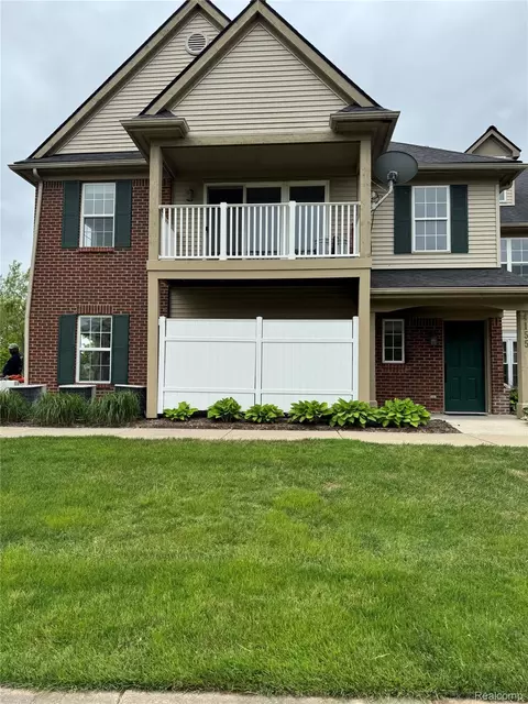 4155 Kirkway Ct, Howell, MI 48843