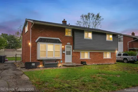 29650 Curtis Rd, Livonia, MI 48152