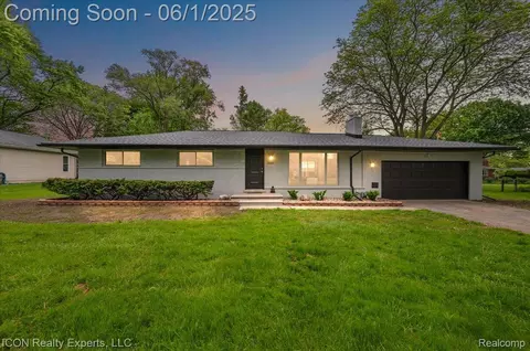 28400 Kendallwood Dr, Farmington Hills, MI 48334