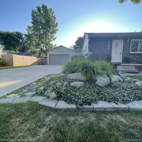 1723 Kirkton Dr, Troy, MI 48083