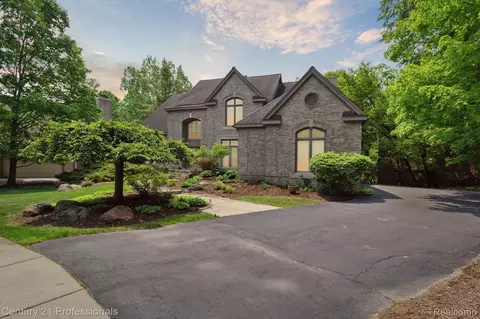 6642 Carlyle Ct, West Bloomfield, MI 48322