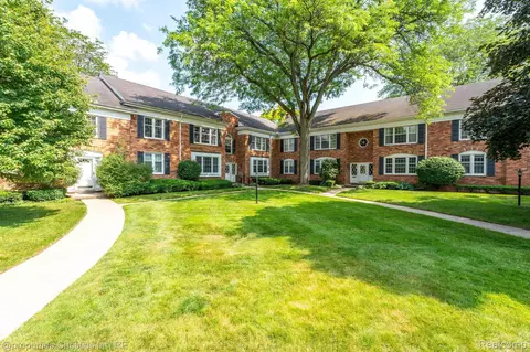 750 Trailwood Path #A, Bloomfield Township, MI 48301