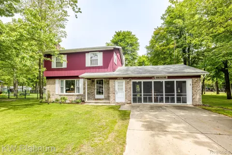 4732 Lorwood Dr, Kimball, MI 48074