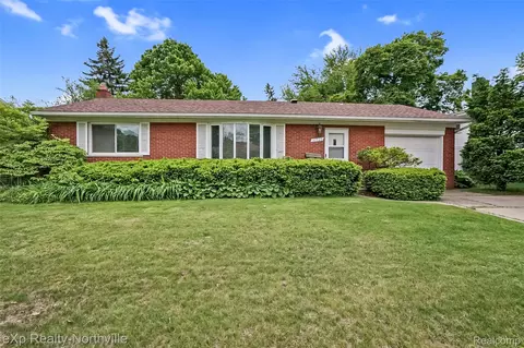 37923 Howell St, Livonia, MI 48154
