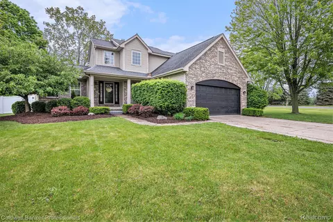 4499 Meadows Ave, Grand Blanc, MI 48439