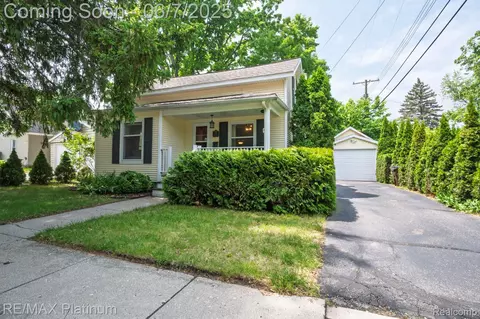 216 S Cedar St, Williamston, MI 48895