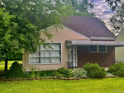 19718 Denby, Redford, MI 48240