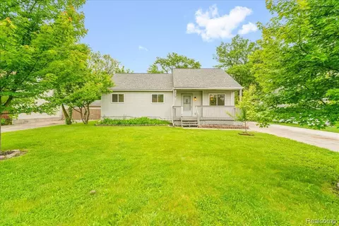 7205 Kempa St, Romulus, MI 48174