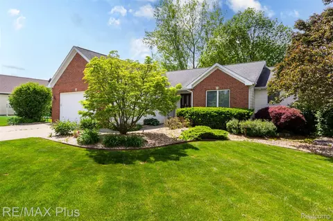 353 Golfside Dr, Lapeer, MI 48446
