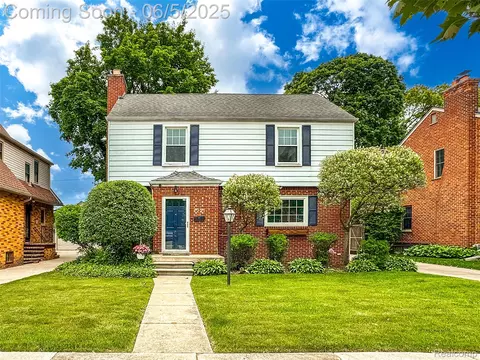 1221 Lyons Ave, Royal Oak, MI 48073