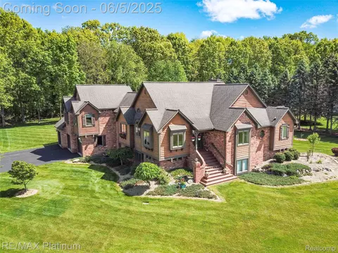 10519 La Salle Pl, Brighton, MI 48114