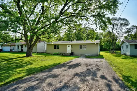 2243 Noble Ave, Flint, MI 48532