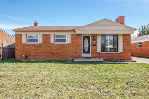 26702 Hill Ave, Warren, MI 48091