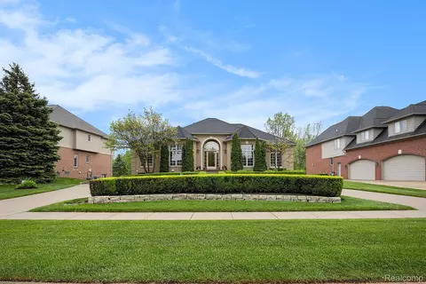 699 Majestic, Rochester Hills, MI 48306
