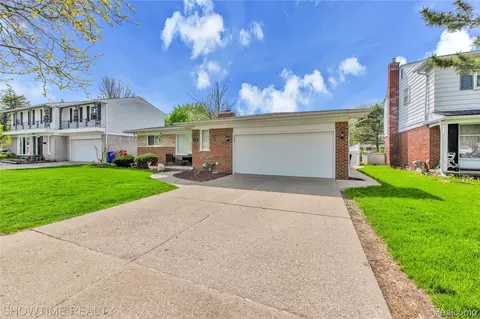 32411 Kelly Rd, Fraser, MI 48026