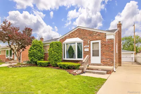 8536 Blackburn Dr, Westland, MI 48185