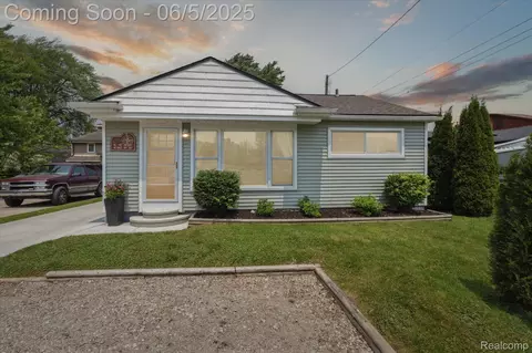26905 S River Rd, Harrison, MI 48045