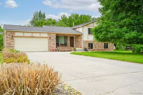31700 W 10 Mile Rd, Farmington Hills, MI 48336