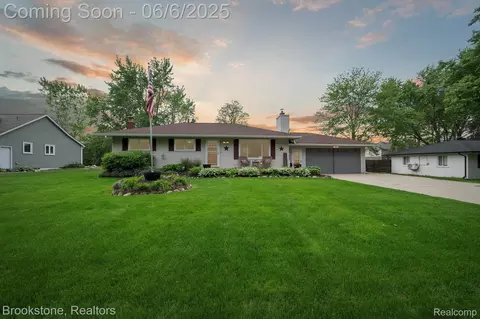 4500 Rohr Rd, Lake Orion, MI 48359