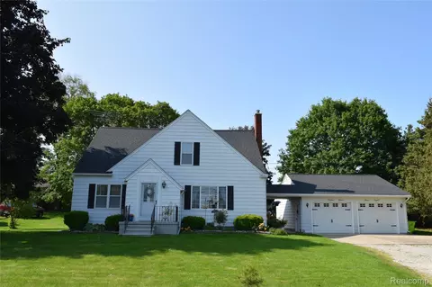 7448 Miller Rd, Swartz Creek, MI 48473