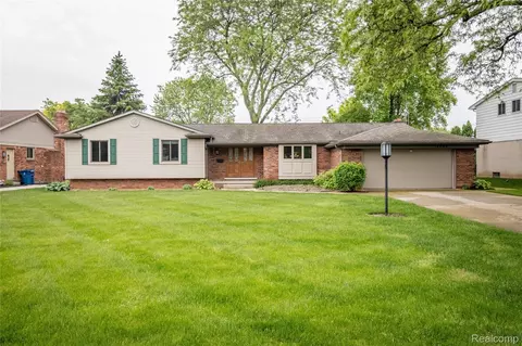 12950 Via Catherina Dr, Grand Blanc, MI 48439