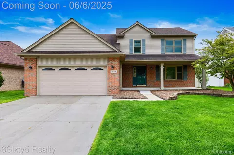20605 Hickory St, Woodhaven, MI 48183