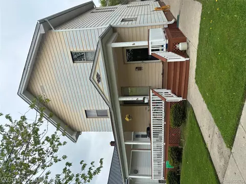 236 S Elizabeth St, Marine City, MI 48039