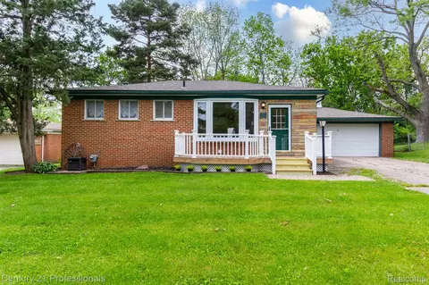291 Lorberta Ln, Waterford, MI 48328