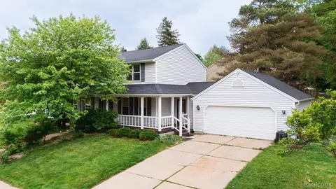 1755 Country View Dr, Meridian, MI 48864