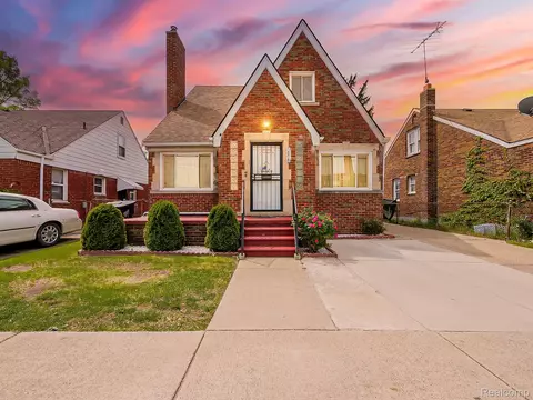 3878 Charles St, Hamtramck, MI 48212