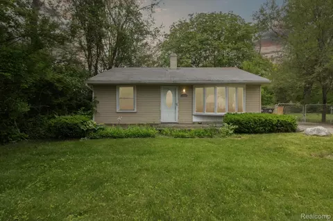 14134 Syracuse St, Taylor, MI 48180