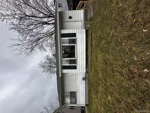1652 Stanley St, Saginaw, MI 48602