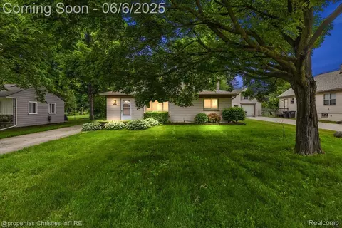15501 Portis St, Plymouth, MI 48170