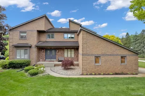 61381 Miriam Dr, Washington, MI 48094