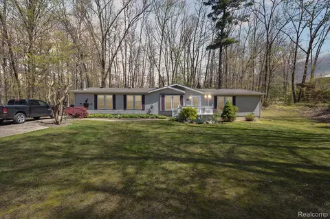 4952 Davison Rd, Lapeer, MI 48446