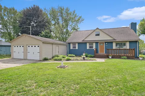 4434 Dublin Rd, Burton, MI 48529