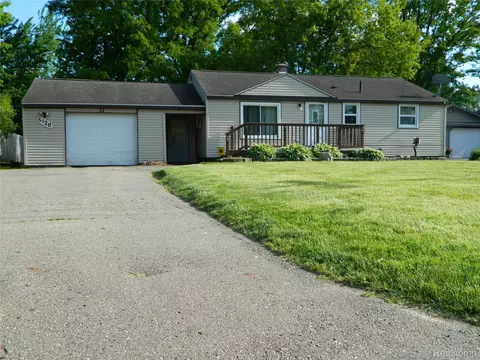 5120 Esta Dr, Flint, MI 48506