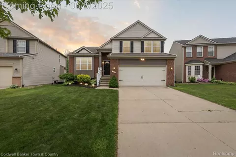 1111 Callaway Ct, Howell, MI 48843
