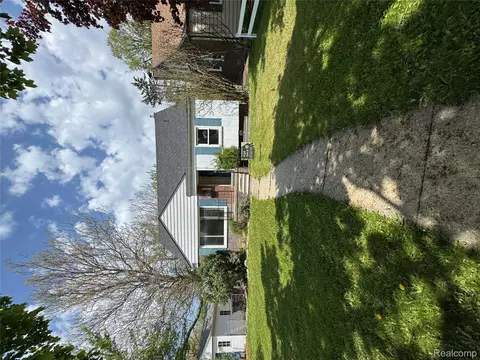 14070 Nadine St, Oak Park, MI 48237
