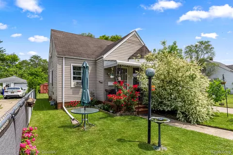 8244 Westwood St, Detroit, MI 48228