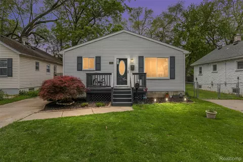 3191 Kenwood St, Ferndale, MI 48220