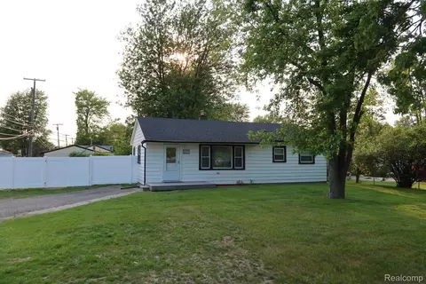 6966 Gulley St, Taylor, MI 48180