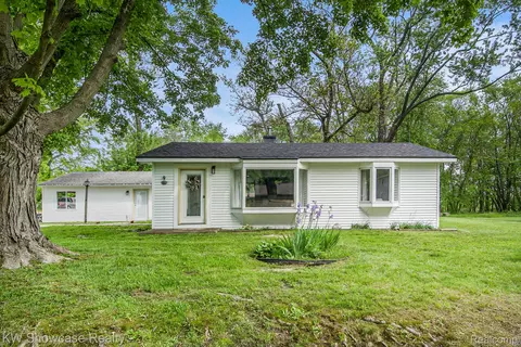 1701 Marylestone Dr, West Bloomfield, MI 48324