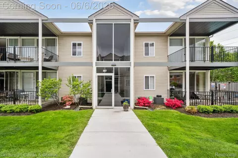307 N Eton St, Birmingham, MI 48009